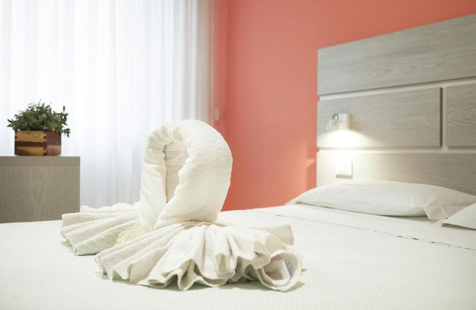 Hotel Edy Римини Экстерьер фото