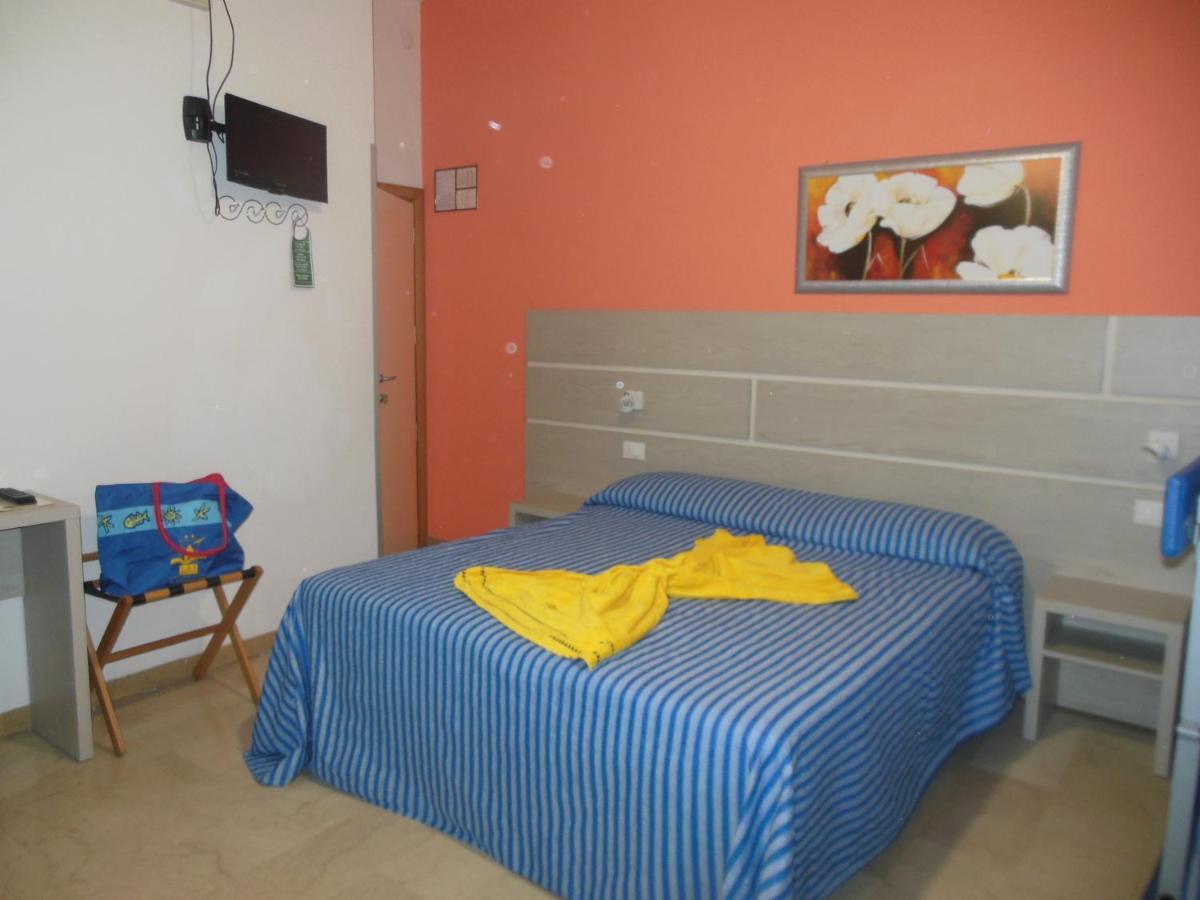 Hotel Edy Римини Экстерьер фото